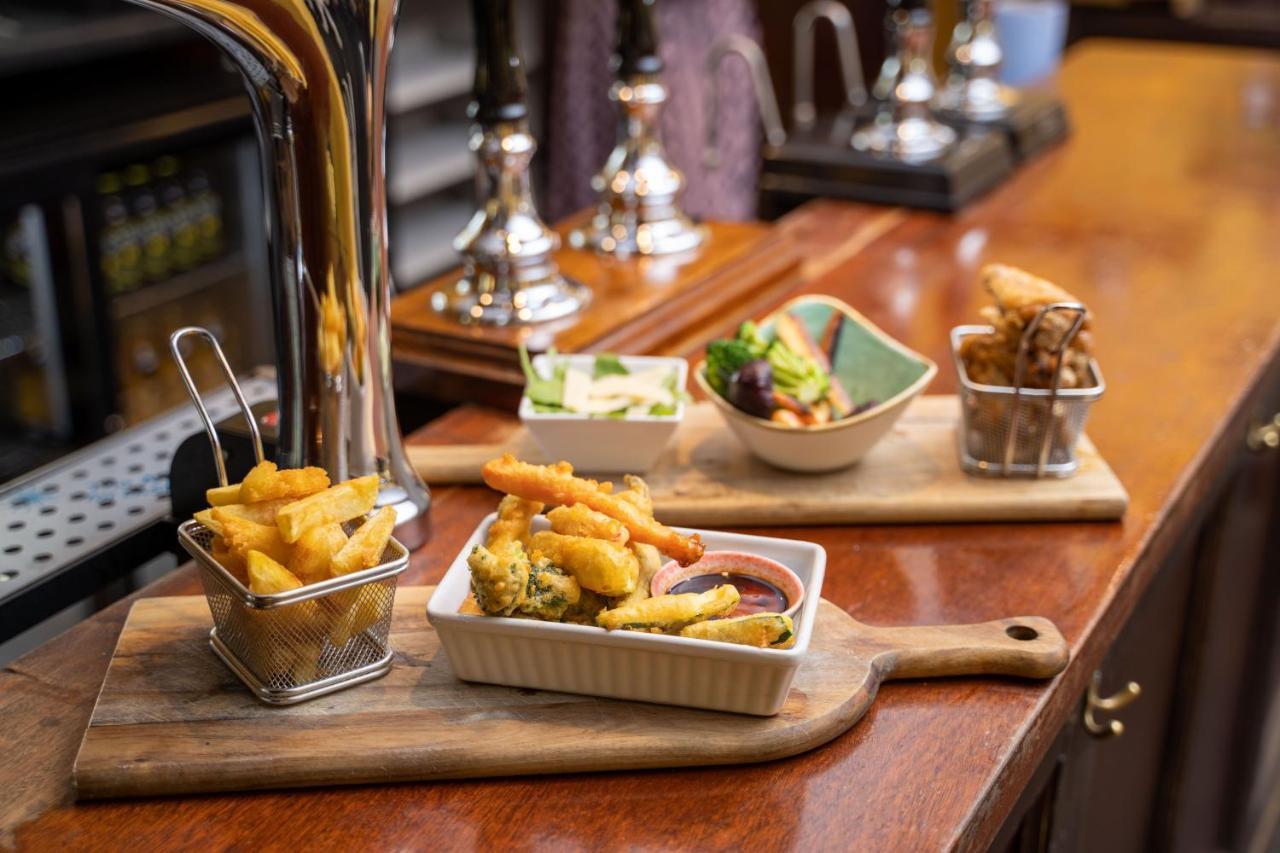 Rising Sun Pub, Restaurant And Rooms Lacock Eksteriør billede