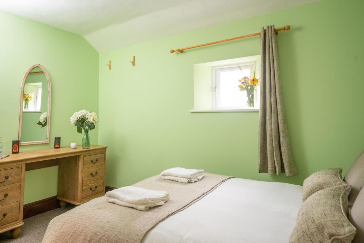 Rising Sun Pub, Restaurant And Rooms Lacock Eksteriør billede
